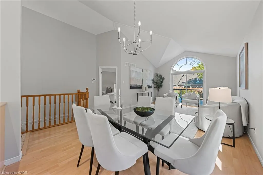 432 Sandbanks Crescent