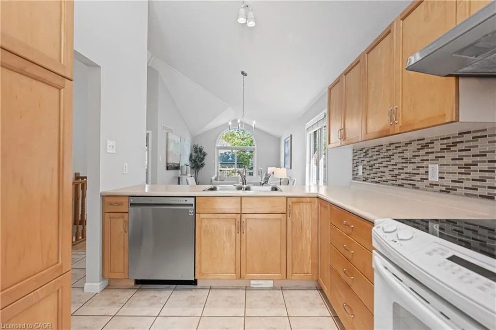 432 Sandbanks Crescent