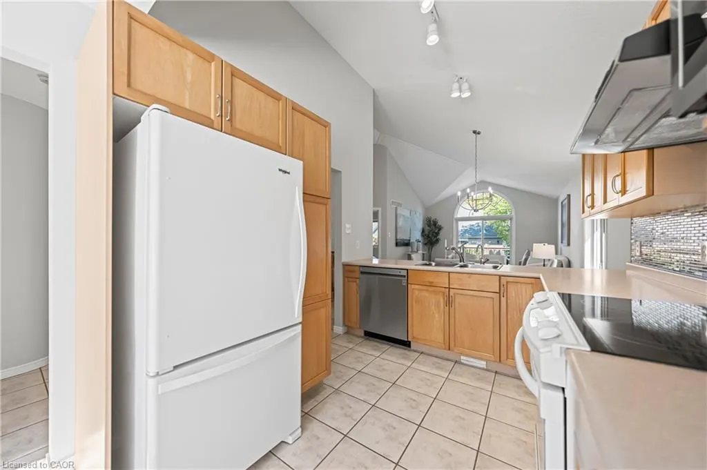 432 Sandbanks Crescent