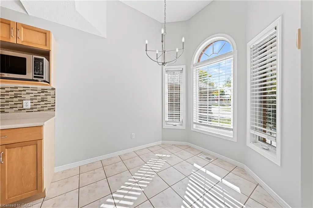 432 Sandbanks Crescent