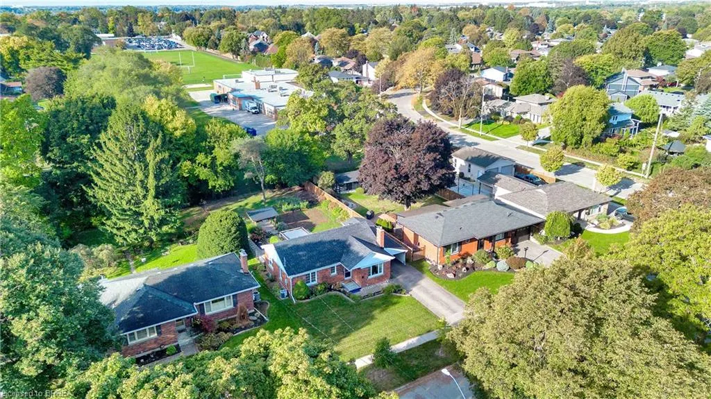 32 Hillier Crescent