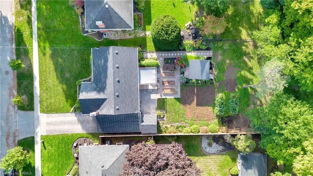 32 Hillier Crescent