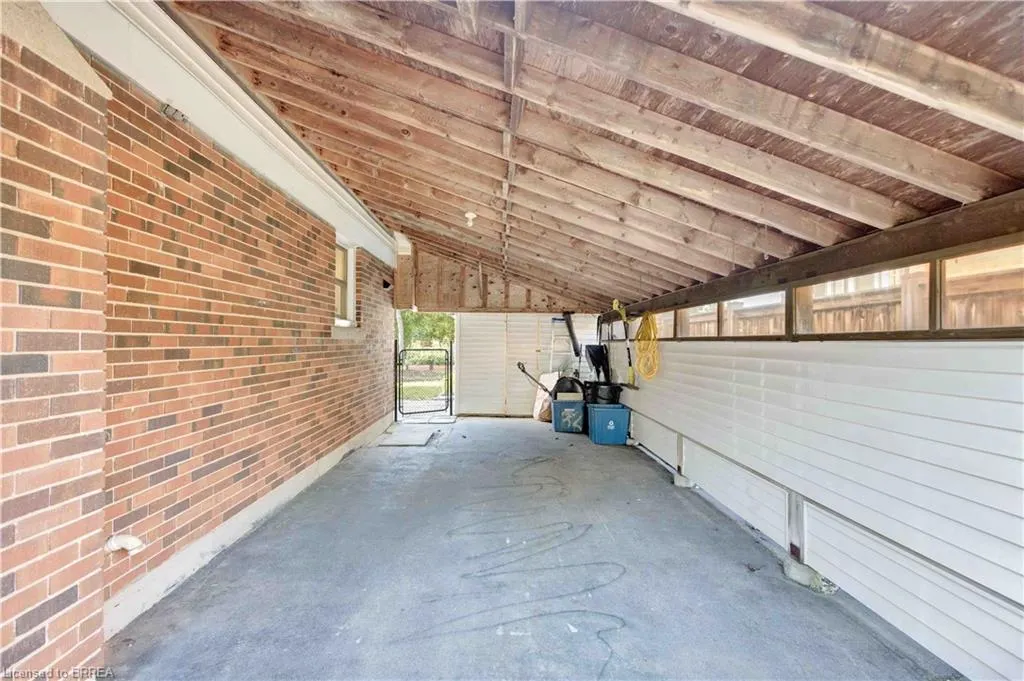 32 Hillier Crescent