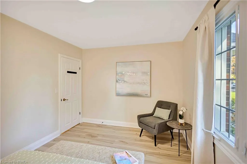 32 Hillier Crescent