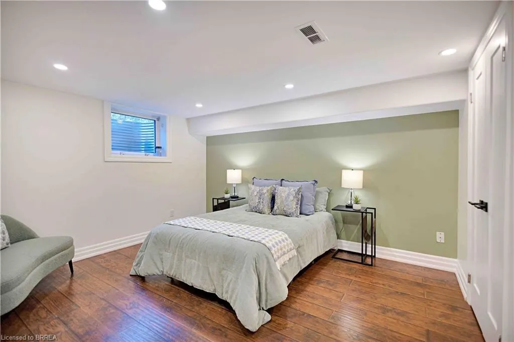 32 Hillier Crescent