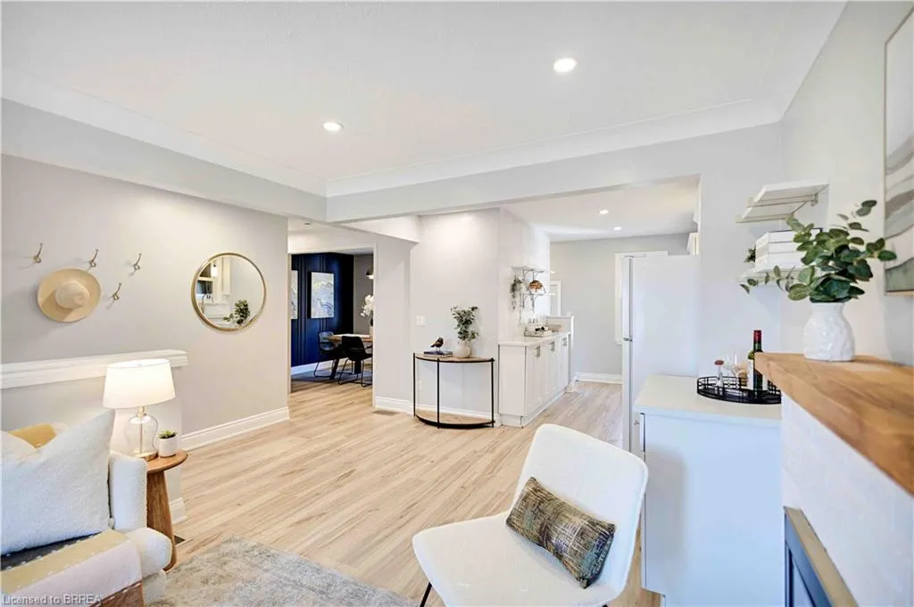 32 Hillier Crescent