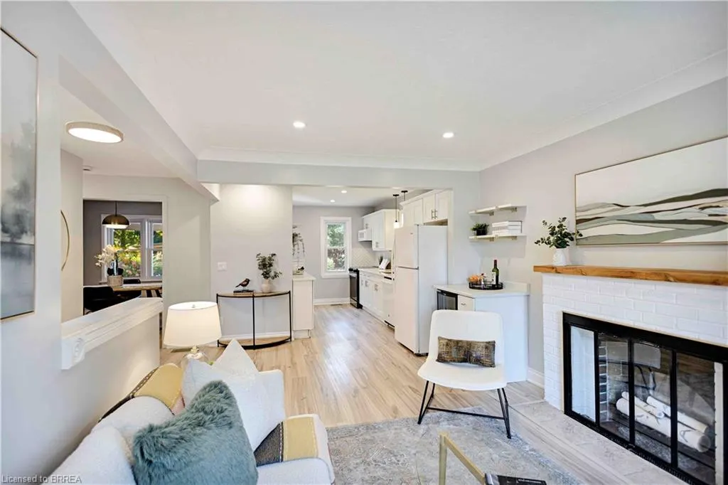 32 Hillier Crescent