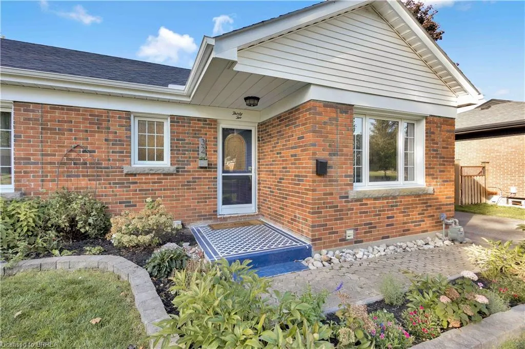 32 Hillier Crescent