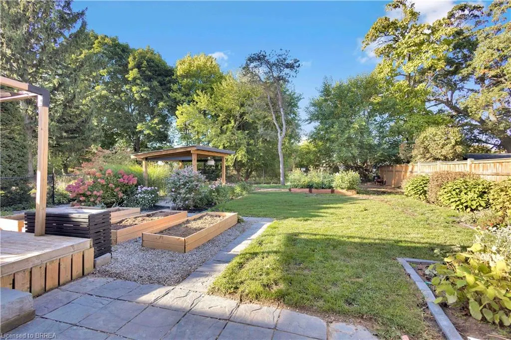 32 Hillier Crescent
