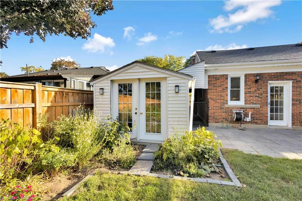 32 Hillier Crescent