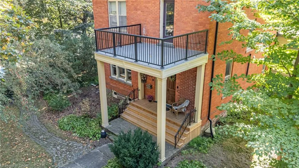 105 Vansittart Avenue