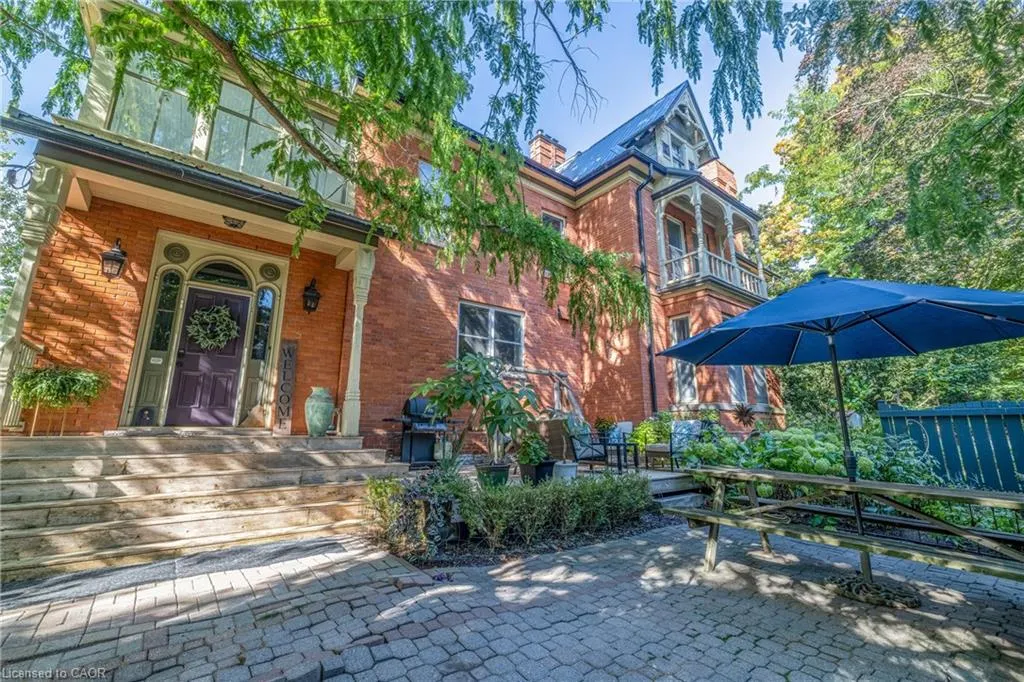 105 Vansittart Avenue