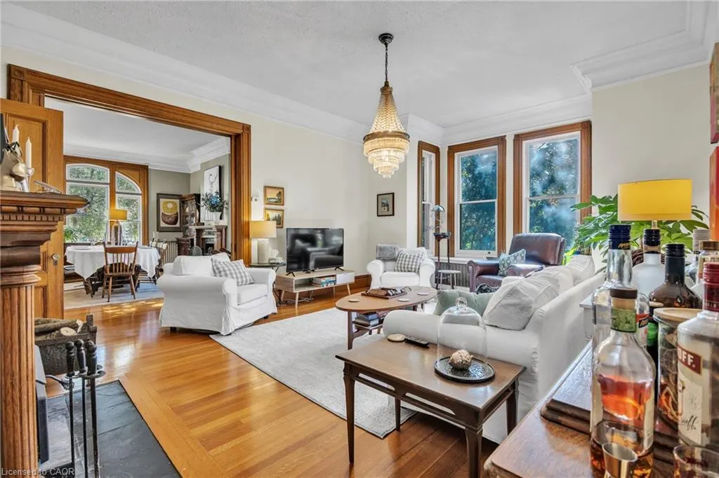 105 Vansittart Avenue