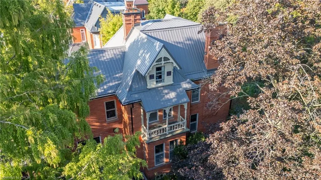 105 Vansittart Avenue