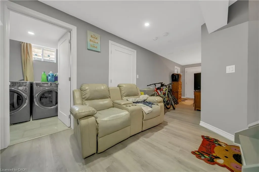 1161 Upper Thames Drive