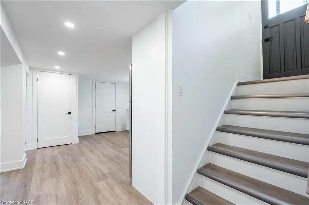 106 Terrace Drive, #lower