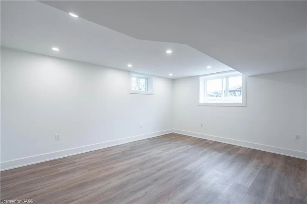 106 Terrace Drive, #lower
