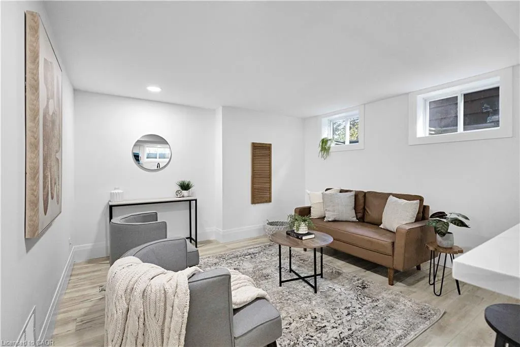 7 Swan Drive
