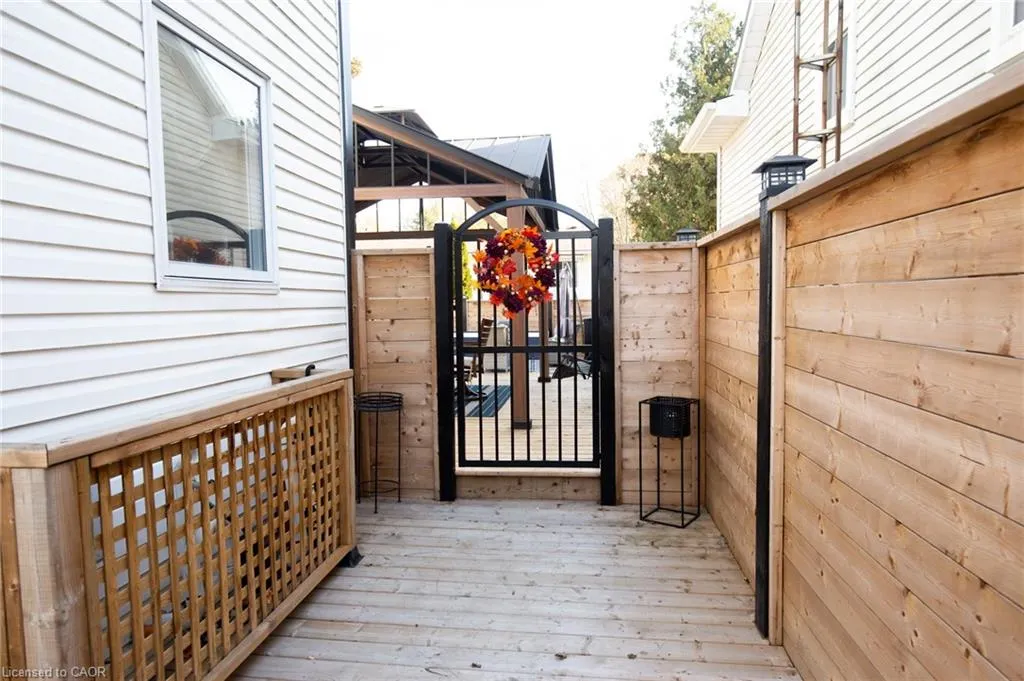 51 Leslie Avenue