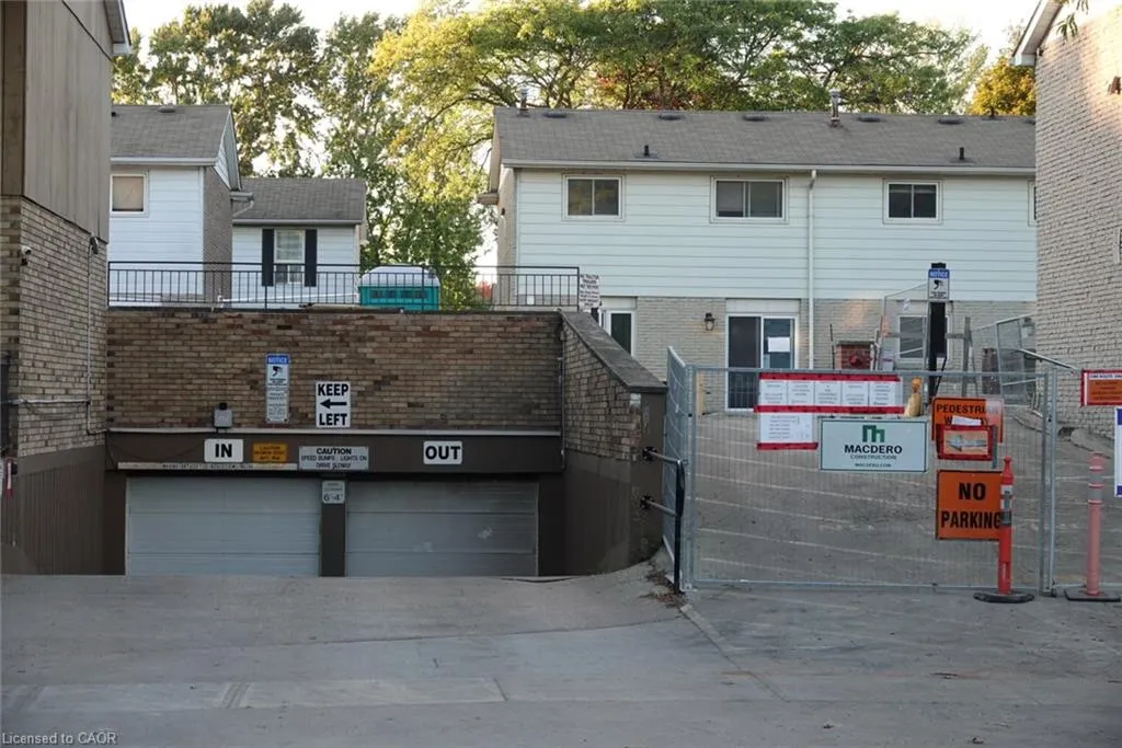 5475 Lakeshore Road, #9