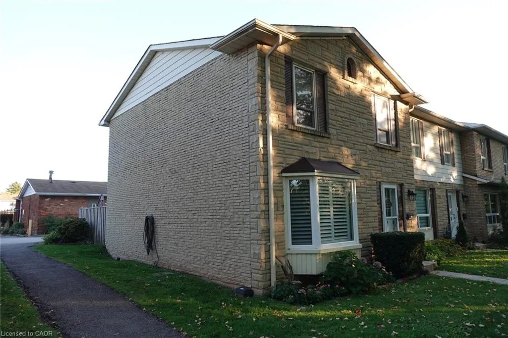 5475 Lakeshore Road, #9