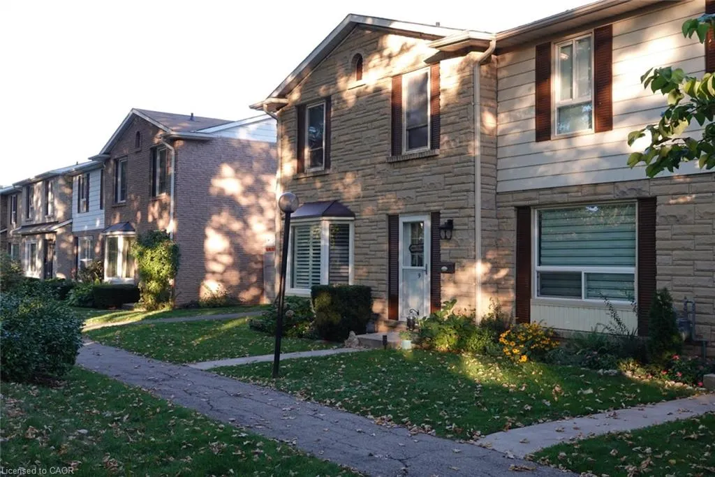 5475 Lakeshore Road, #9