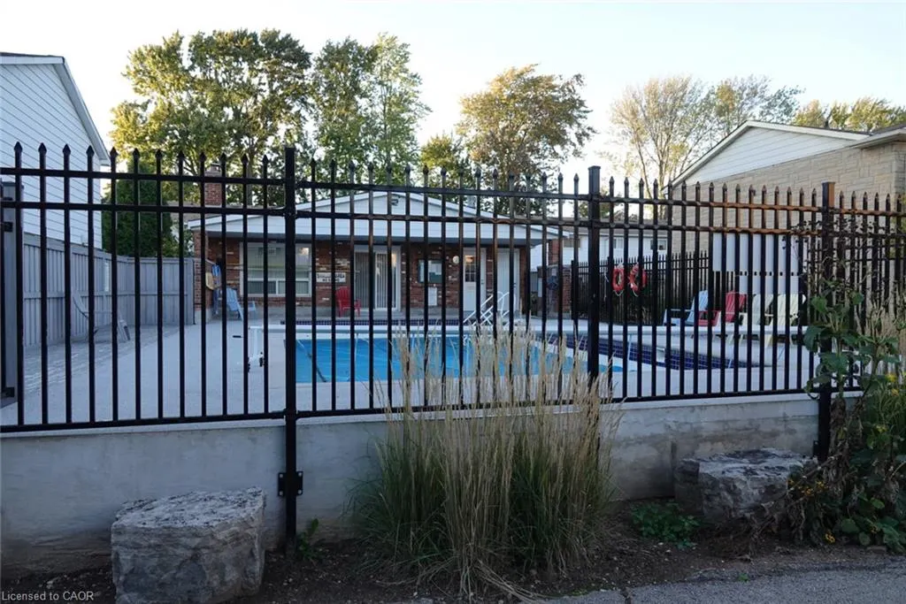 5475 Lakeshore Road, #9