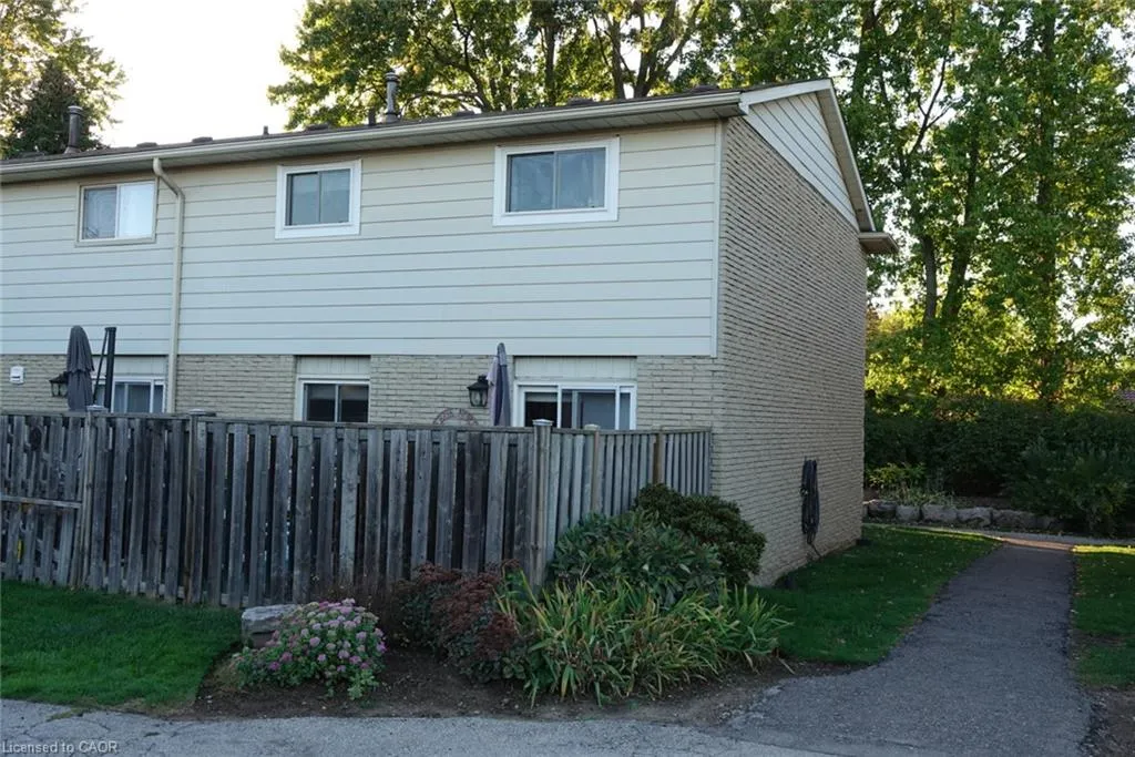 5475 Lakeshore Road, #9