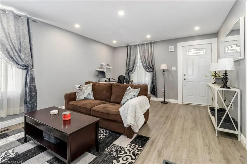 305 Dalhousie Street