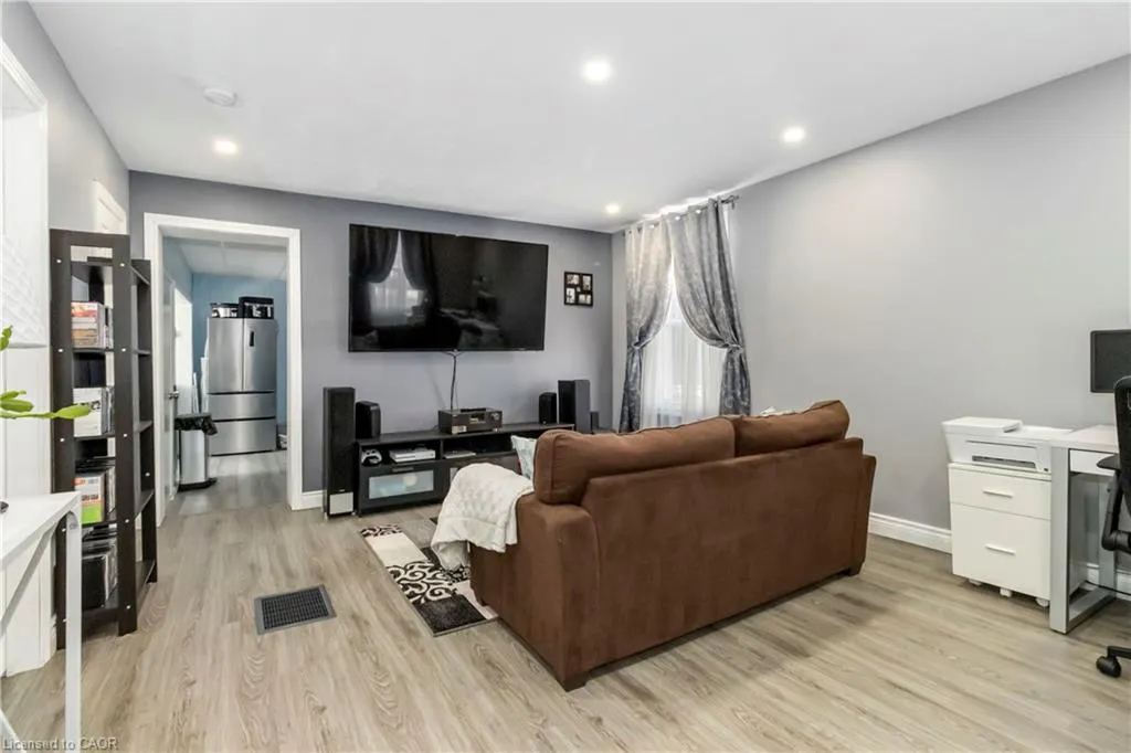 305 Dalhousie Street
