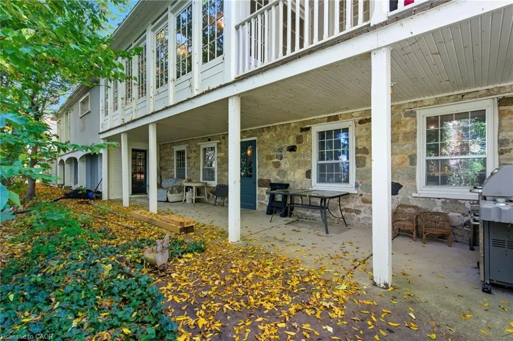 52 Grand River Street S