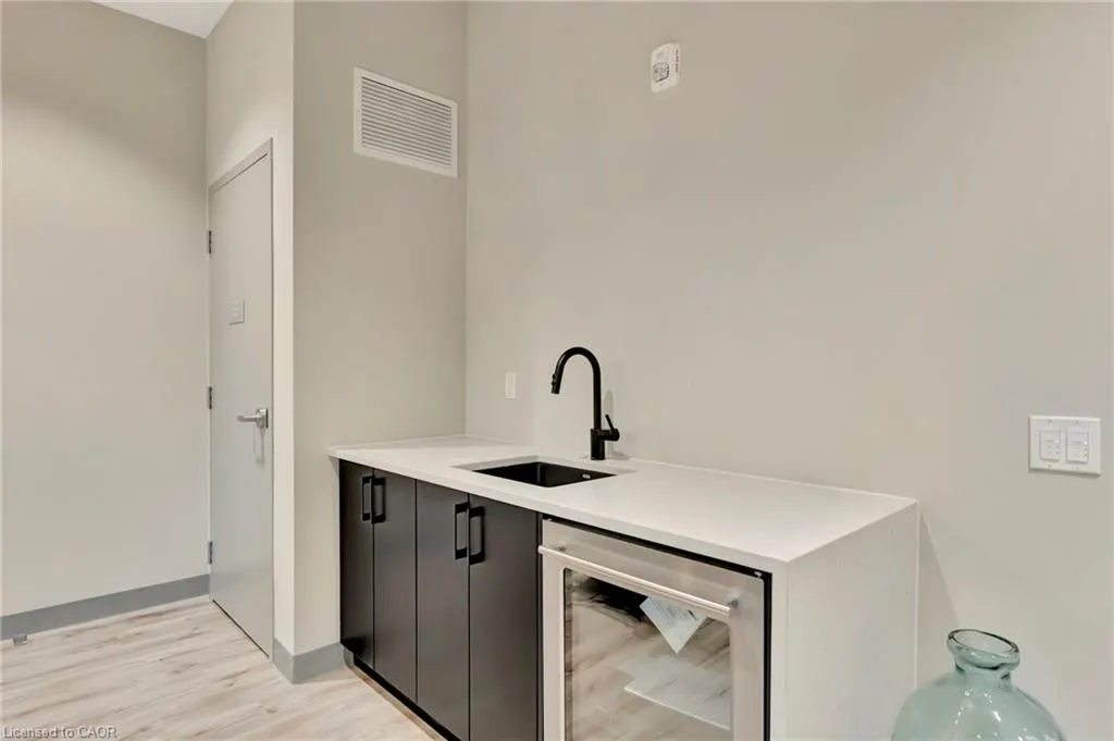 107 Roger Street, #516
