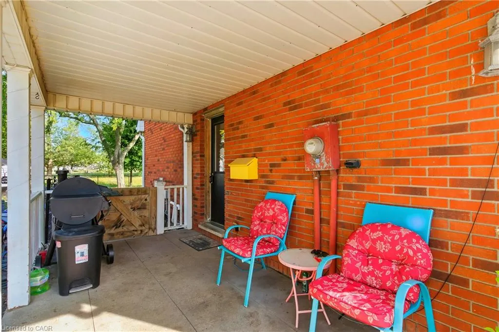 31 Peel Street E