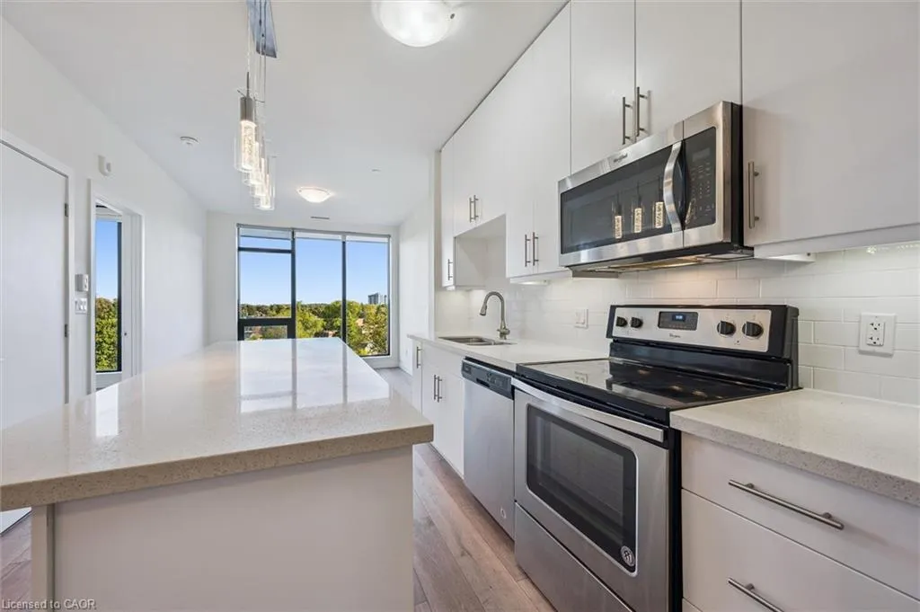 690 King Street W, #622