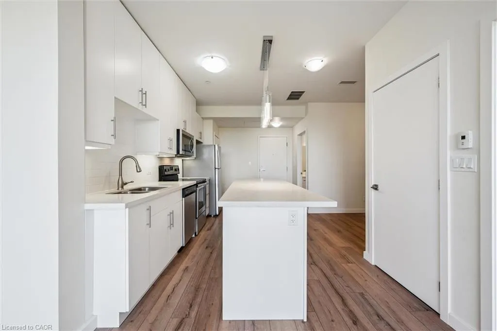 690 King Street W, #622