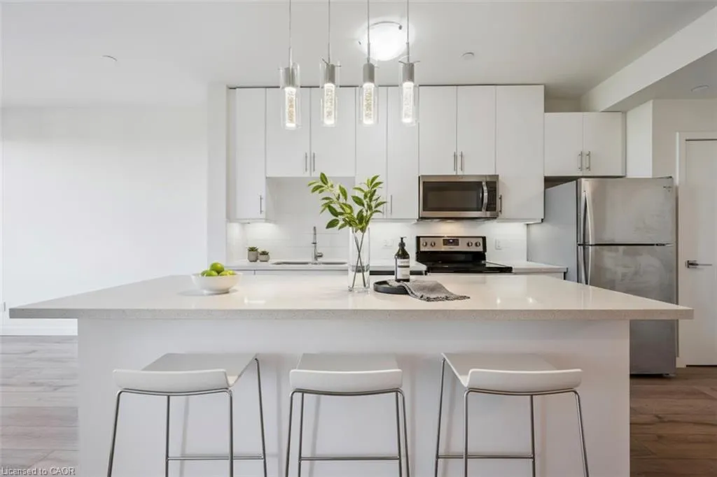 690 King Street W, #622