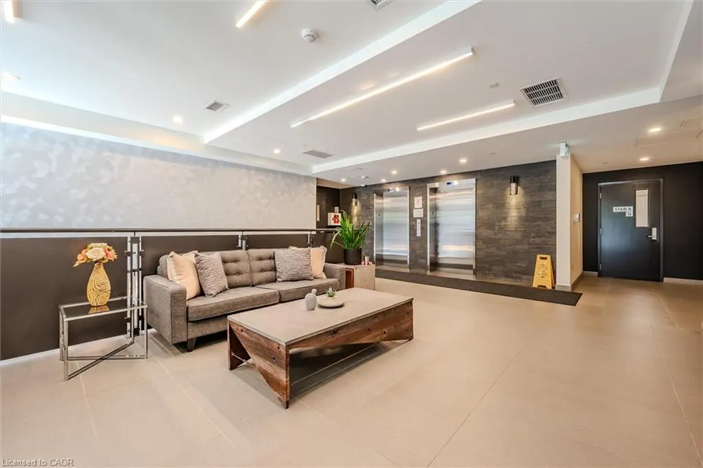 690 King Street W, #622