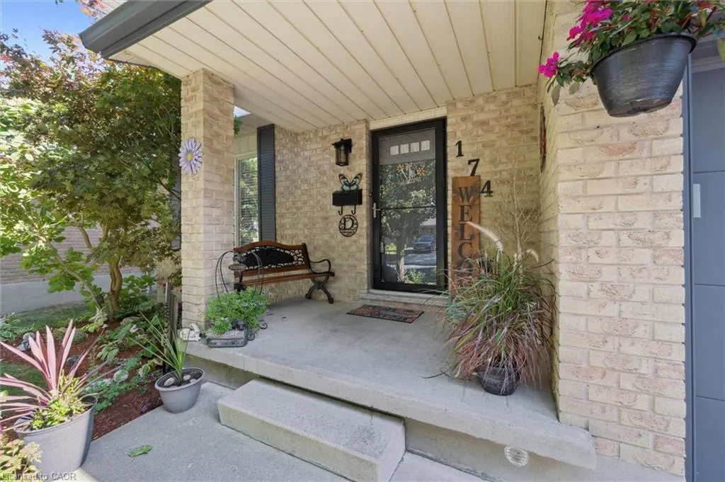 174 Sunpoint Crescent