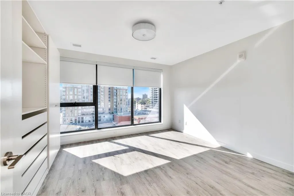 181 King Street S, #914
