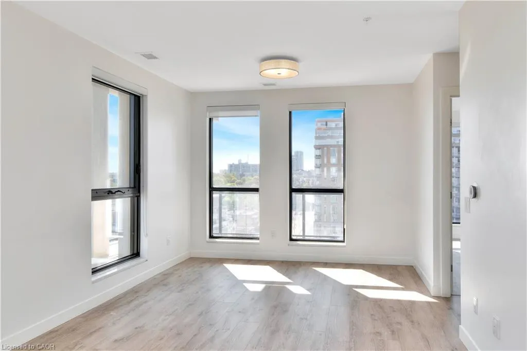 181 King Street S, #914