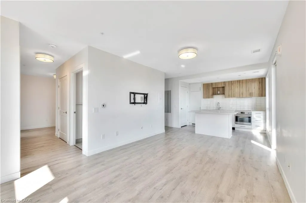 181 King Street S, #914