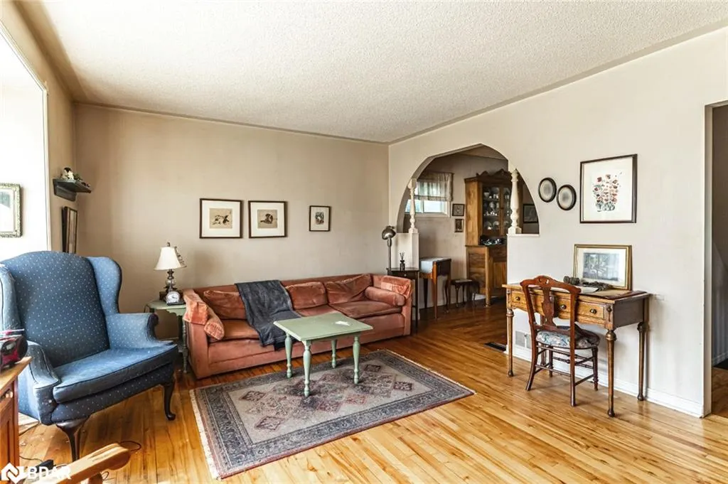 306 Cawthra Boulevard