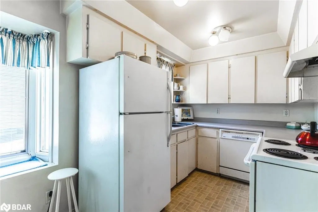 306 Cawthra Boulevard