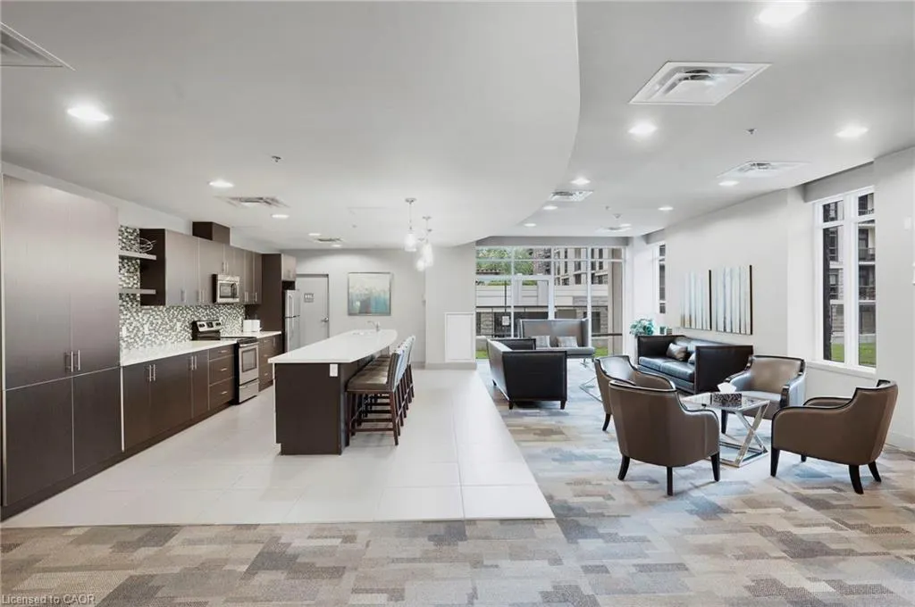 90 Charlton Avenue W, #304