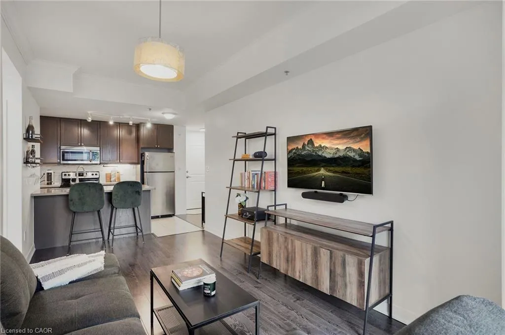 90 Charlton Avenue W, #304