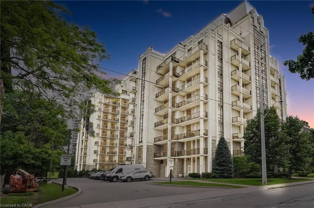 90 Charlton Avenue W, #304