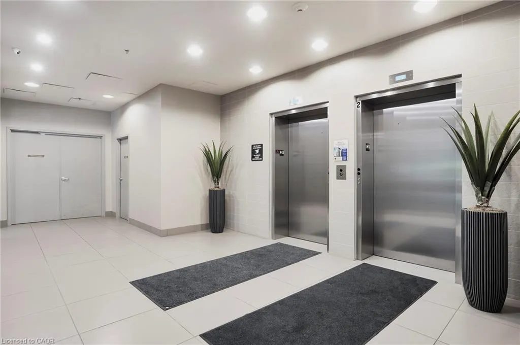 90 Charlton Avenue W, #304