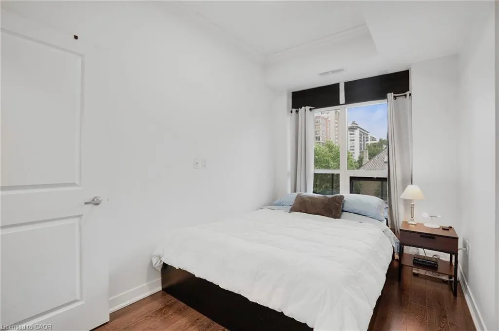 90 Charlton Avenue W, #304