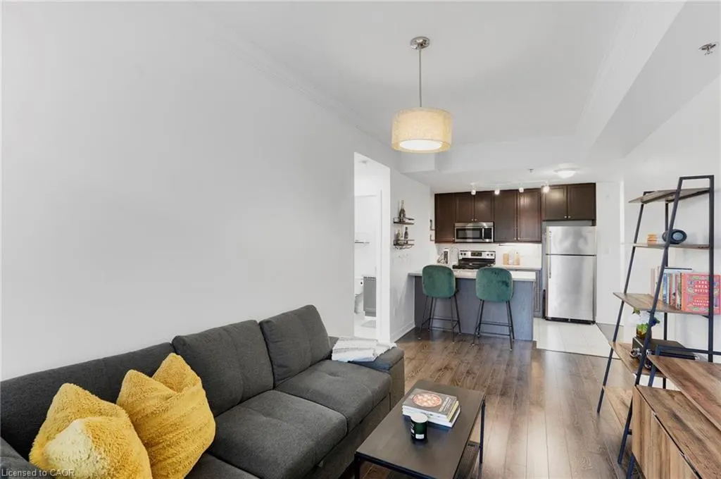 90 Charlton Avenue W, #304