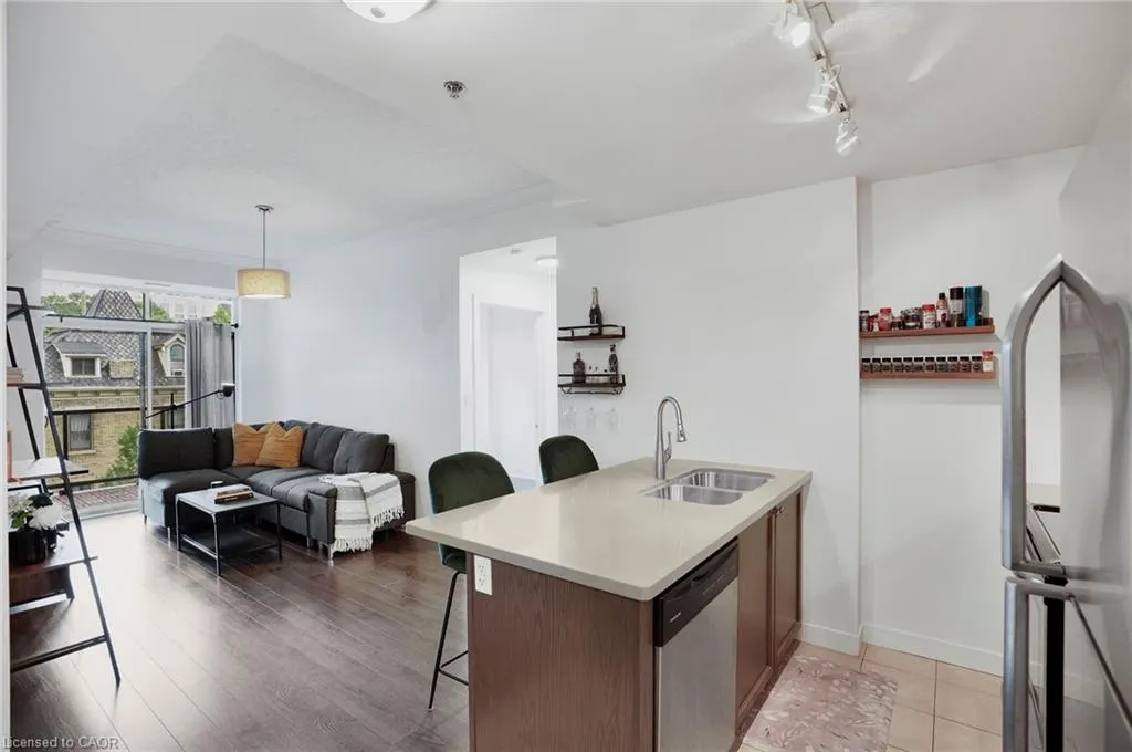 90 Charlton Avenue W, #304